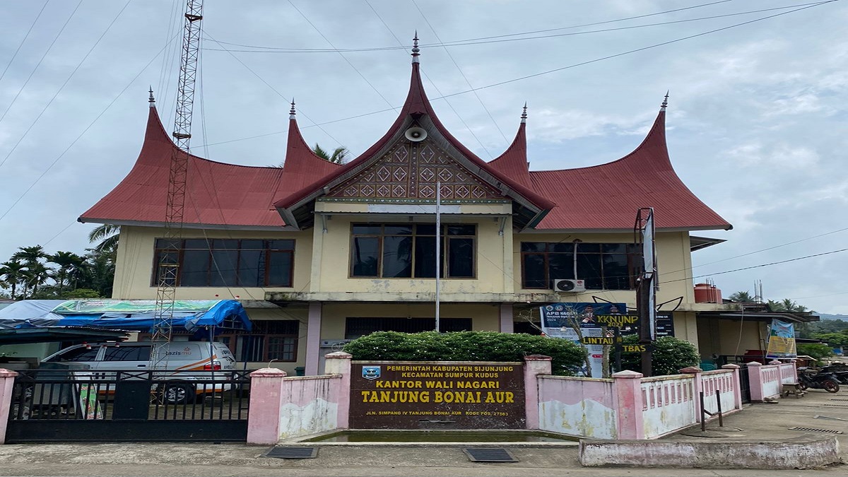 Kantor Wali Nagari Tanjung Bonai Aur