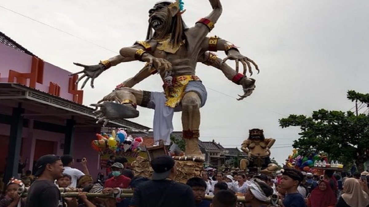 Foto: Pawai ogoh-ogoh di Desa Pancasila Kabupaten Lamongan