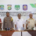 Pj Wali Kota Bekasi Gani Munamad Membuka Acara Pembinaan Linmas Kecamatan Bekasi Selatan